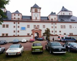 Auf Schloß Augustusburg einträchtig mit Porsche und Co